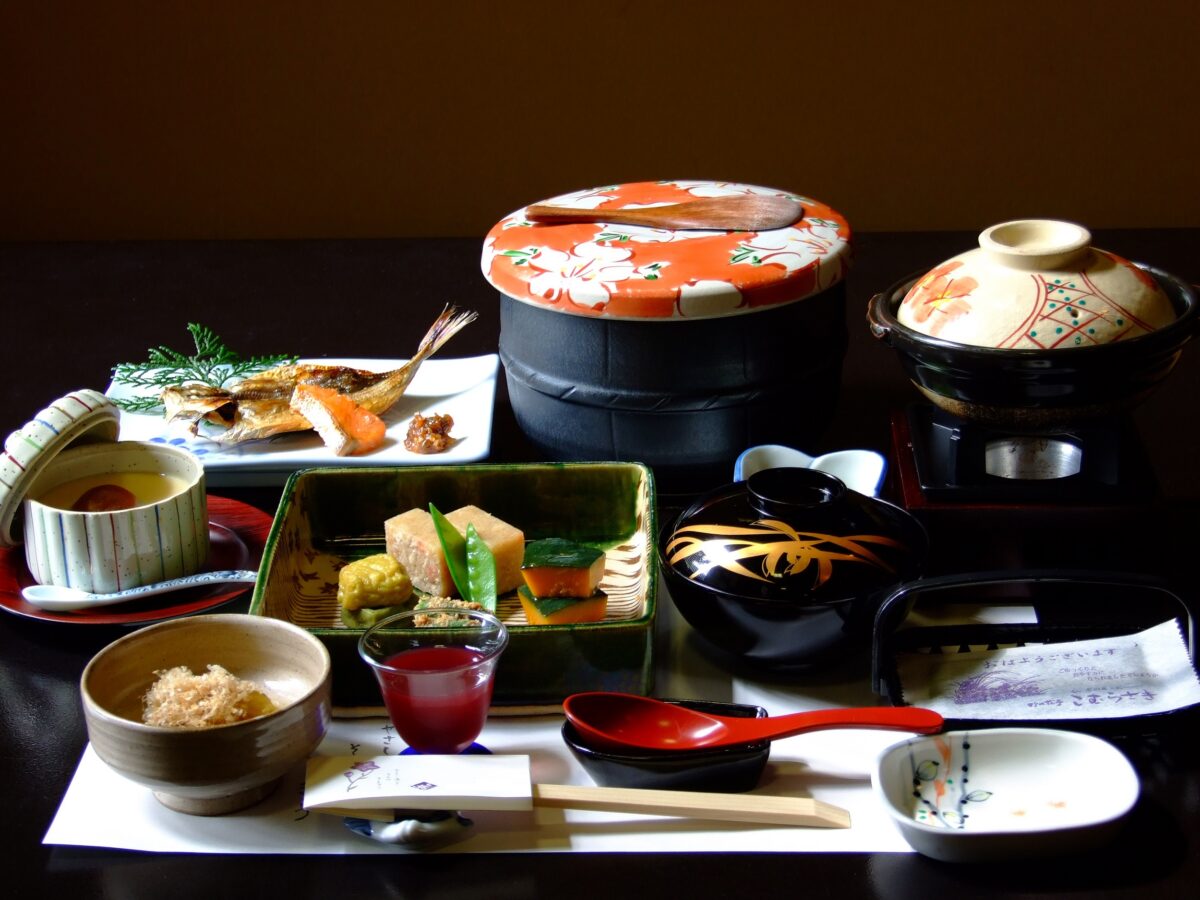 A very large kaiseki ryori course meal in Japan