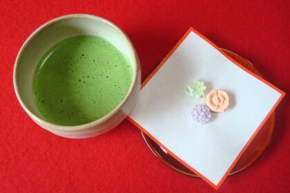 Tea Ceremony Characterized by Beautiful Gestures and Delicate Taste