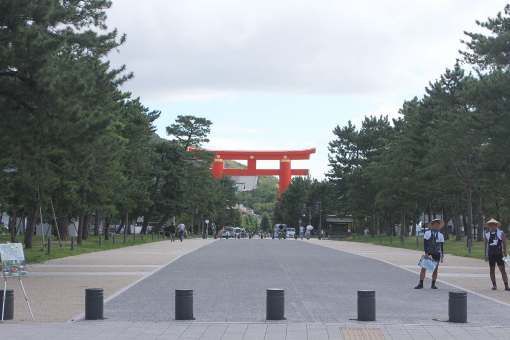 Torii gate of the Heian Jingu shrine in Kyoto, Japan