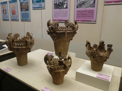 Jomon earthenware. This picture is part of our simple and short overview of Japanese history