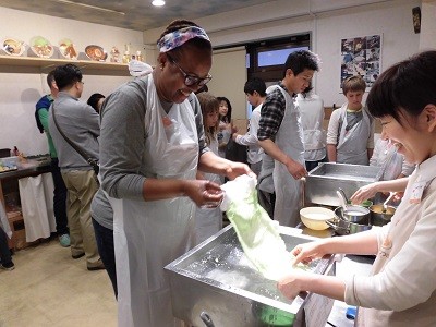 Making a plastic lettuce food sample in Japan