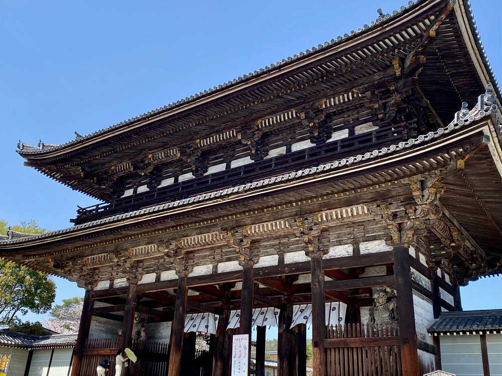 Gate of the Ninna-ji temple in Kyoto, Japan