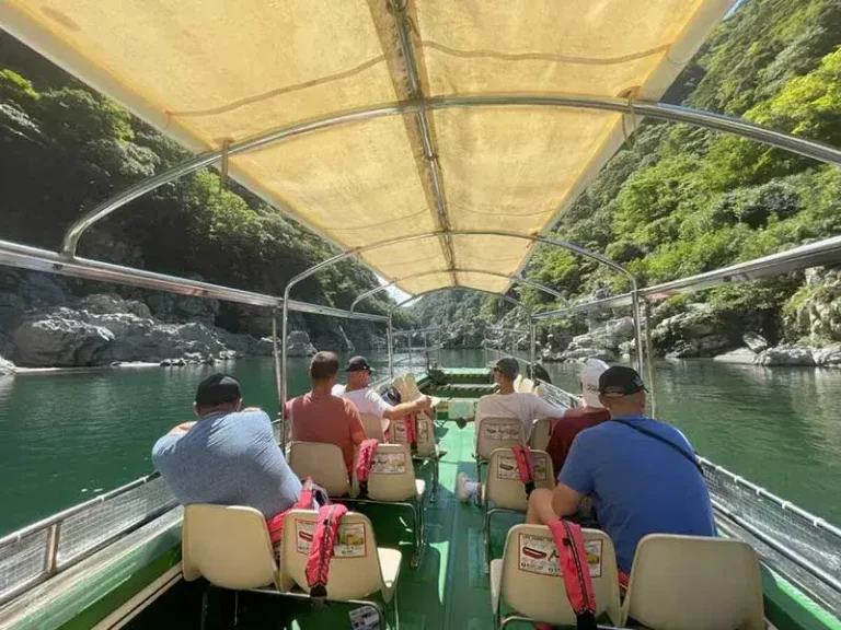 Boat crusing in Iya George