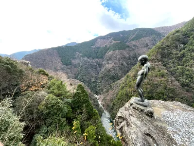 Peeing Boy Statue 1 | Japan City Tour | Travel agency in Tokyo
