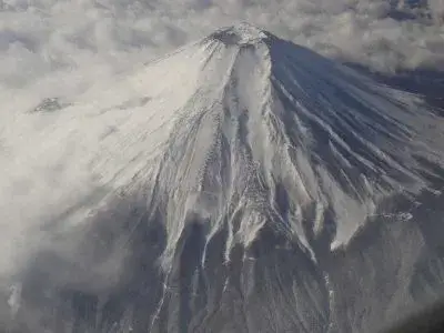 mt-fuji-crater-airplane1 1 1 | Japan City Tour | Travel agency in Tokyo mtfuji